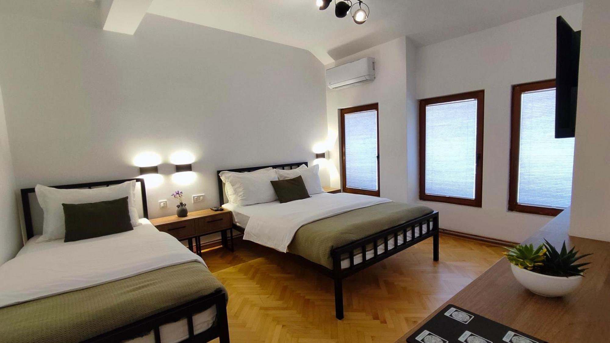 Grand Boutique Hotel Приштина Экстерьер фото